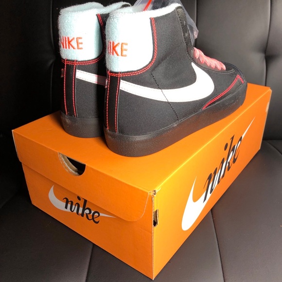 Nike Blazers - Picture 4 of 6